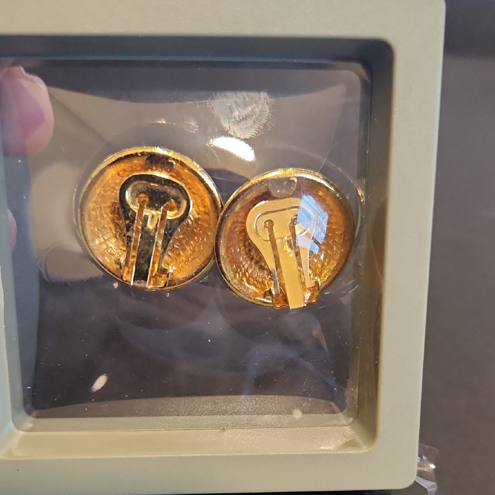 Chanel Gold And Faux Pearl Clipon Earrings - Picture 3 of 11